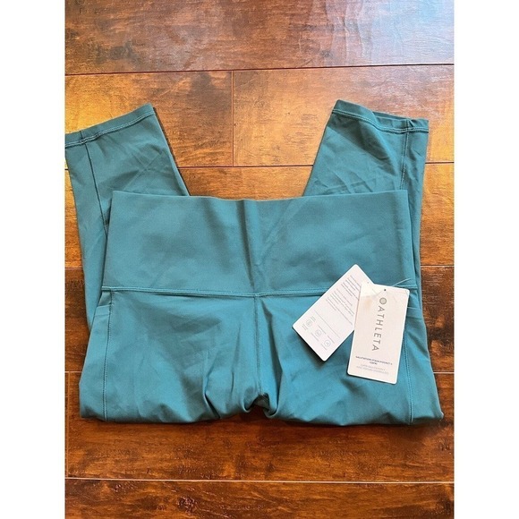 Athleta NWT Salutation Stash Pocket II Capri Legging Womens Size 1X - Picture 1 of 8